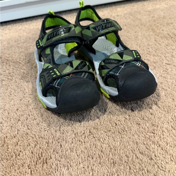 vitike Other - Kids Black and Green Sandals